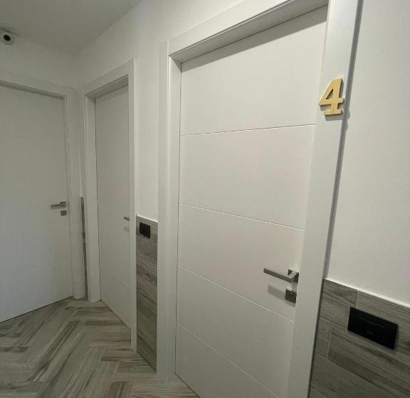 اتاق لوکس یک تخته, Holiday Rooms Rho