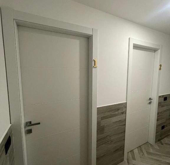 اتاق لوکس, Holiday Rooms Rho