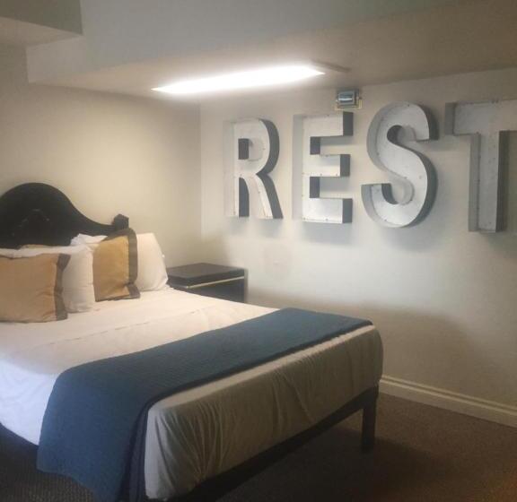 Люкс, Desert Hills Motel