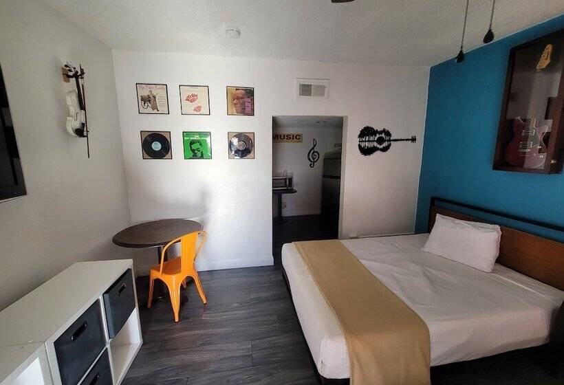 Номер Стандарт, Desert Hills Motel
