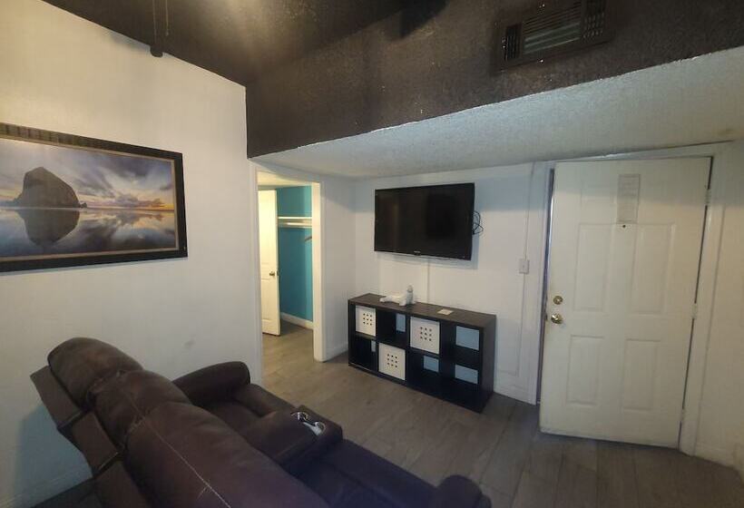 Президентский Люкс, Desert Hills Motel