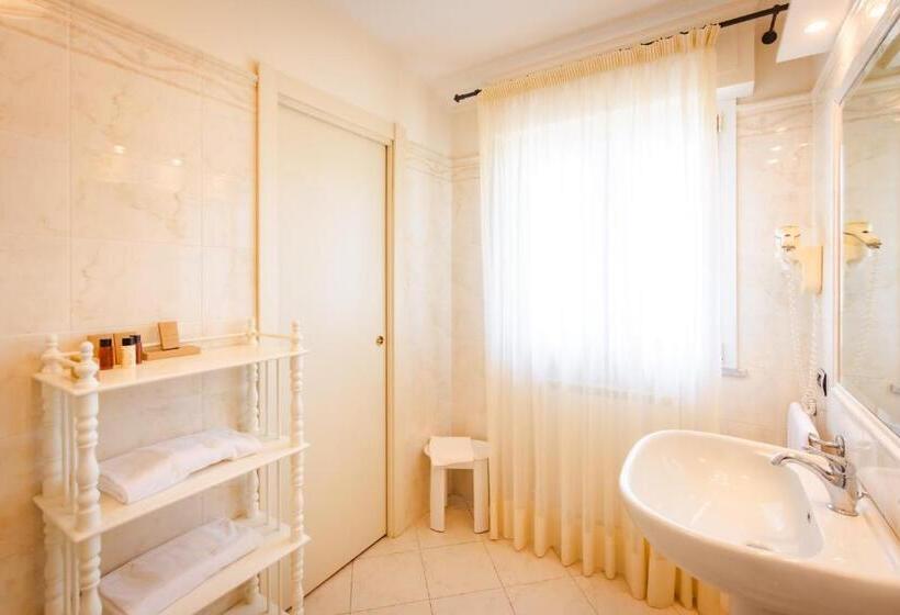 اتاق لوکس با تخت بزرگ, Belvedere