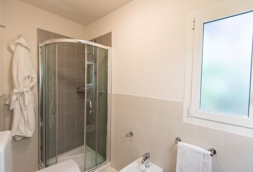 سوئیت اجرایی با چشم‌انداز دریا, Mariva Dune Suites