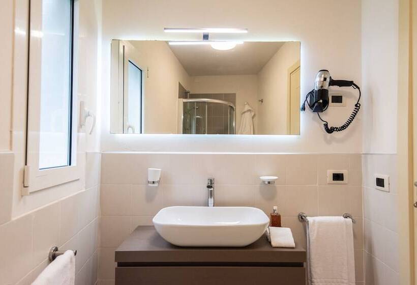 سوئیت اجرایی با چشم‌انداز دریا, Mariva Dune Suites