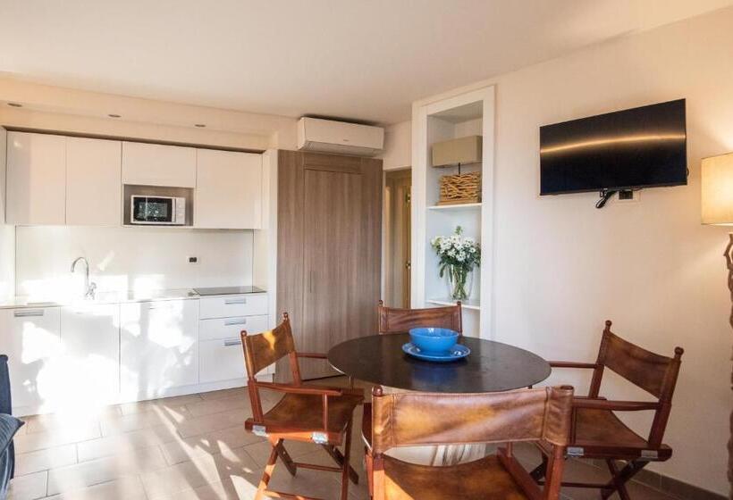 سوئیت اجرایی با چشم‌انداز دریا, Mariva Dune Suites