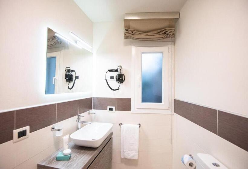 سوئیت اجرایی با چشم‌انداز دریا, Mariva Dune Suites