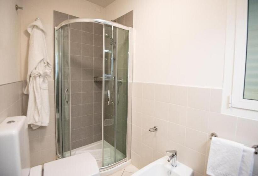سوئیت اجرایی با چشم‌انداز دریا, Mariva Dune Suites