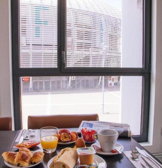 استودیو خانوادگی, Twenty Business Flats Lille Grand Stade