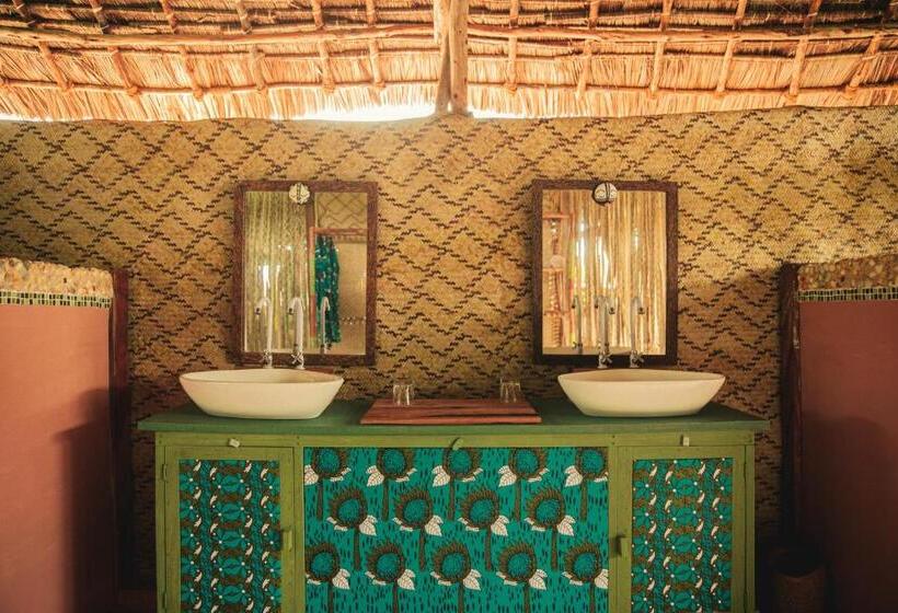 بانگلوی استاندارد با چشم‌انداز دریا, Kizingo Beach Eco Lodge