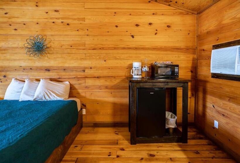Номер Стандарт, The Historic Leakey Inn