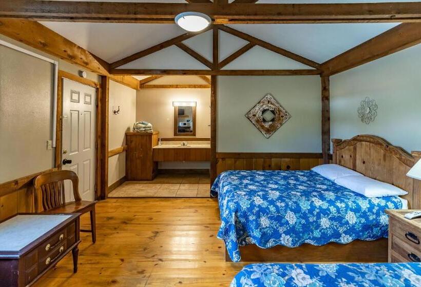 Четырехместный Номер Стандарт, The Historic Leakey Inn