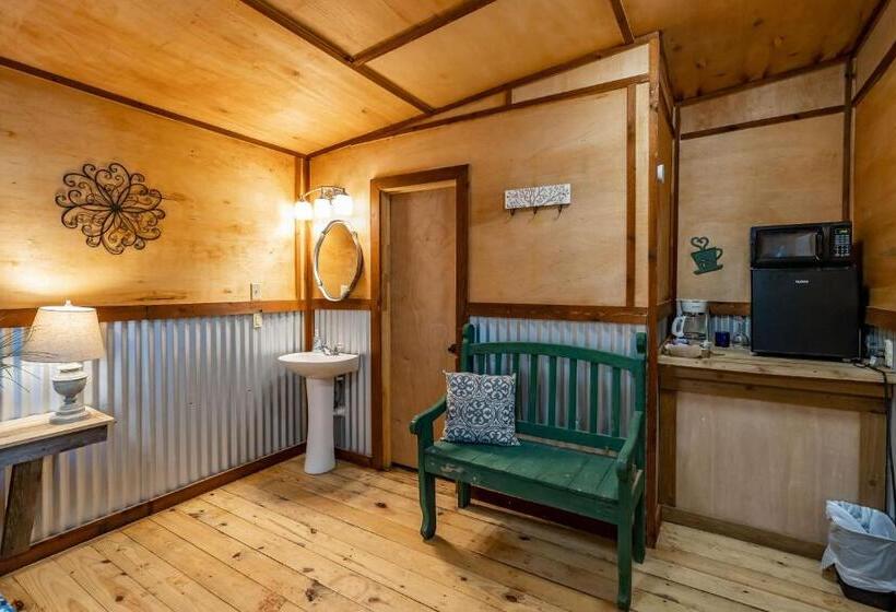 Студио Стандарт Кровать Кинг, The Historic Leakey Inn