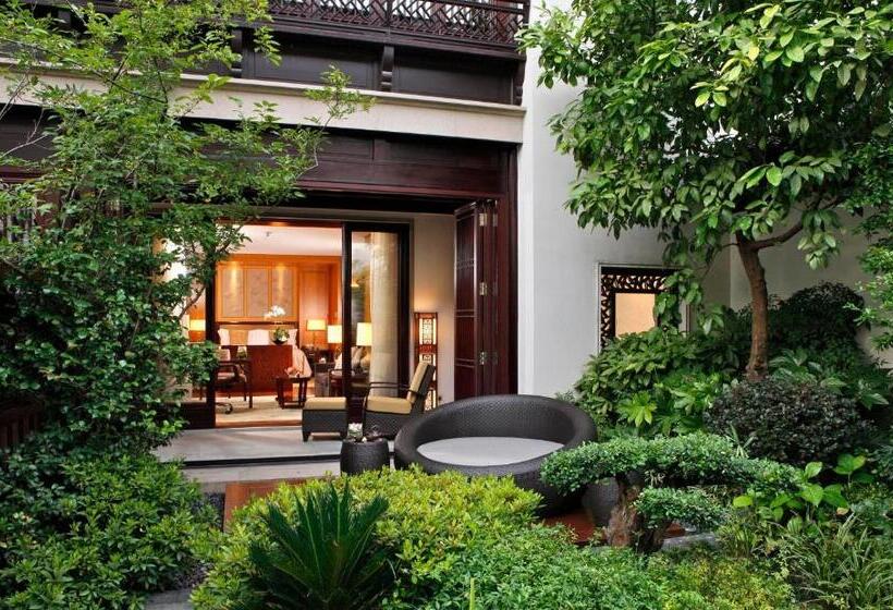 Номер Стандарт с Террасой, Four Seasons Hotel Hangzhou At West Lake