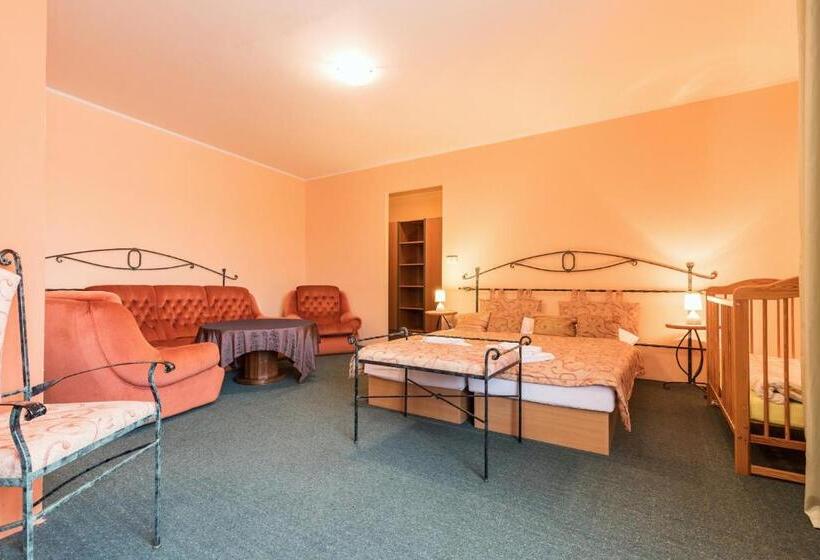 Люкс, Kyjovský Pivovar   Hotel, Restaurace, Pivní Lázně