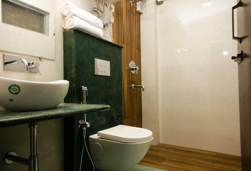 اتاق استاندارد با تخت بزرگ, Bumblebee Bed & Breakfast