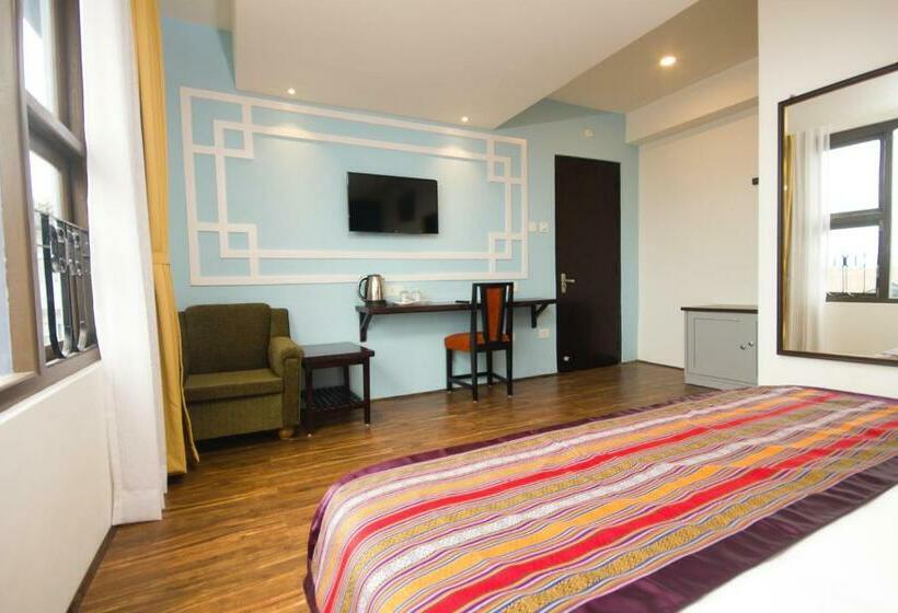 اتاق استاندارد با تخت بزرگ, Bumblebee Bed & Breakfast