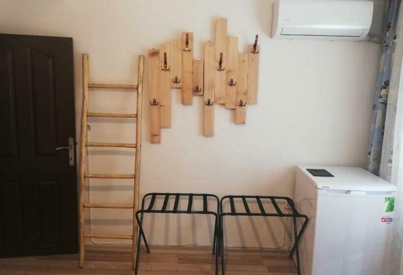 اتاق استاندارد با سرویس بهداشتی مشترک, İde Beach Home