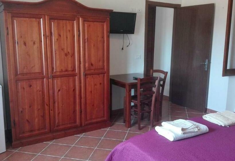 اتاق استاندارد چهار تخته, Le Querce