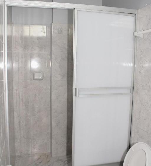 اتاق استاندارد سه نفره, Hostal Cordillera Azul