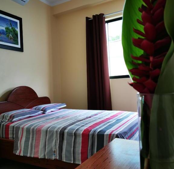 اتاق لوکس, Hostal Cordillera Azul