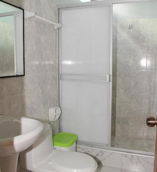 اتاق لوکس, Hostal Cordillera Azul