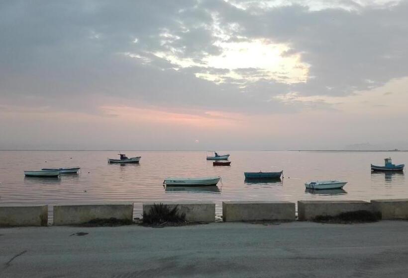جناح مطلّ علي البحر, Alykès