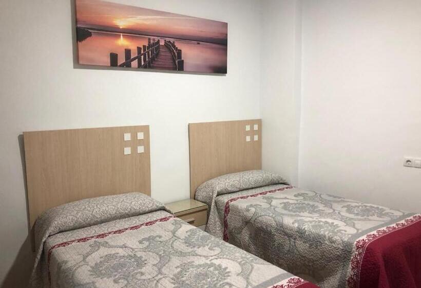Номер Стандарт, Hostal Guerra