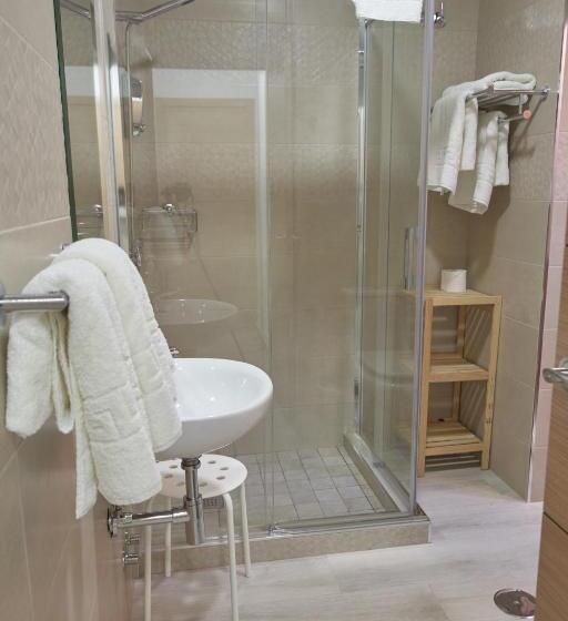 Трехместный Номер Комфорт, Hostal Guerra