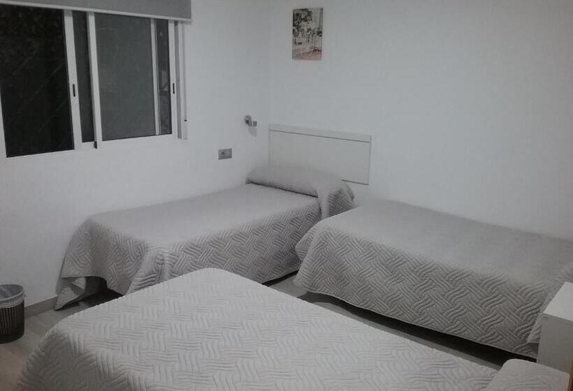 Трехместный Номер Комфорт, Hostal Guerra