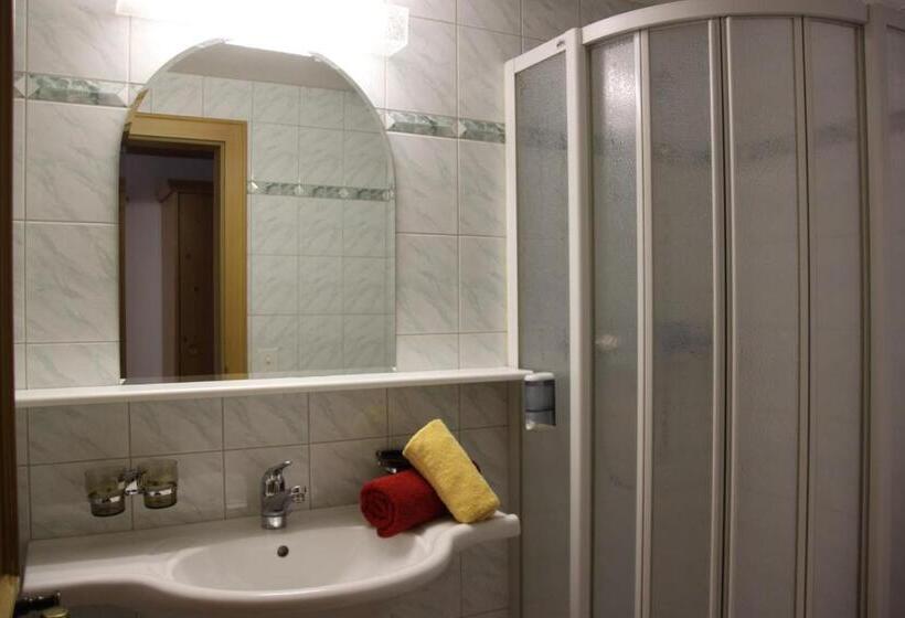 اتاق استاندارد سه نفره, Camona & Apart Walserhof