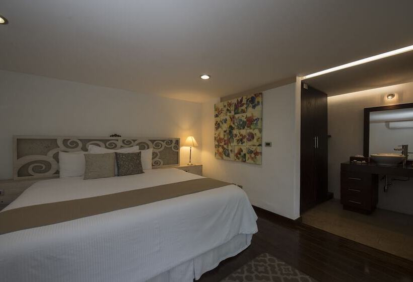 Полулюкс Вид на Бассейн, Colombe Hotel Boutique