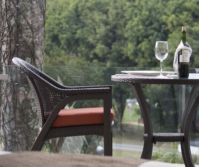 Люкс с Балконом, Colombe Hotel Boutique