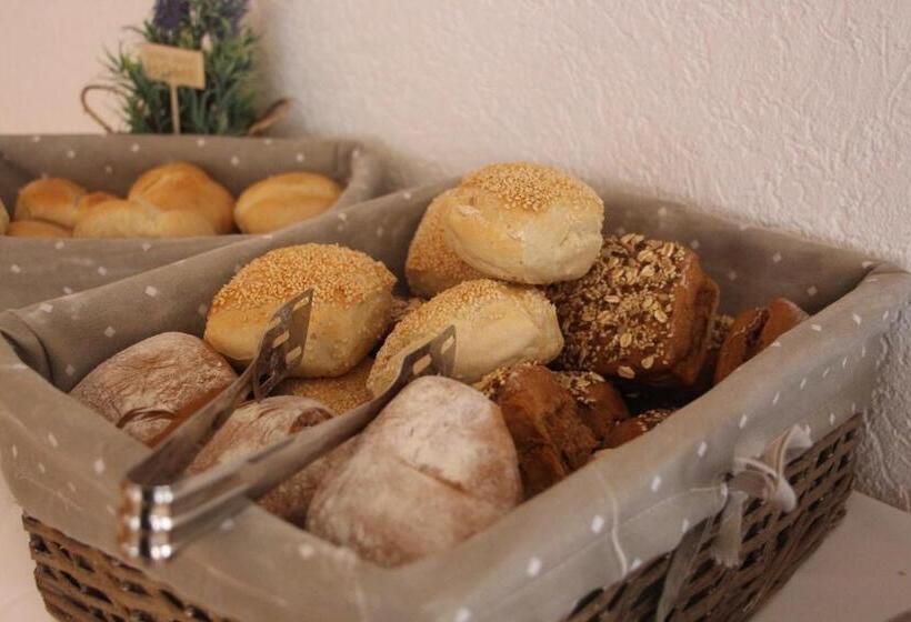 اتاق ساده سه‌ نفره, Regiohotel Aparthotel Wernigerode