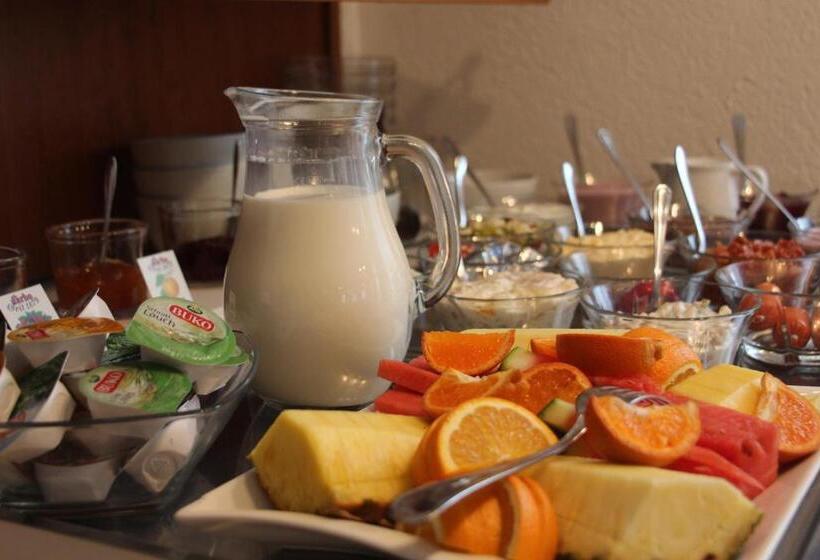 اتاق ساده سه‌ نفره, Regiohotel Aparthotel Wernigerode
