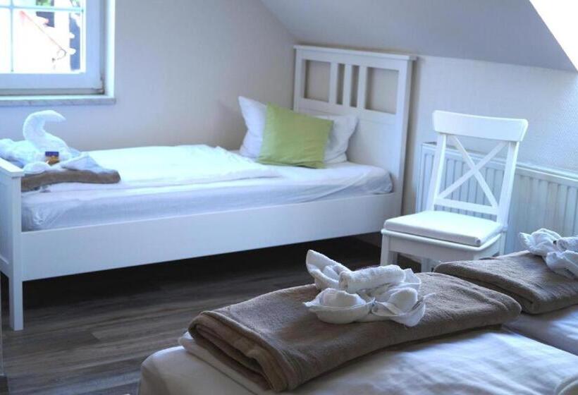 اتاق ساده سه‌ نفره, Regiohotel Aparthotel Wernigerode