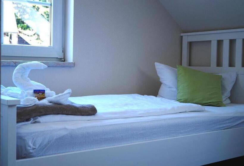 اتاق ساده سه‌ نفره, Regiohotel Aparthotel Wernigerode