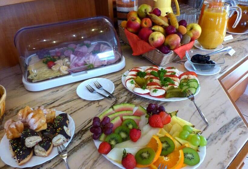 اتاق ساده سه‌ نفره, Regiohotel Aparthotel Wernigerode