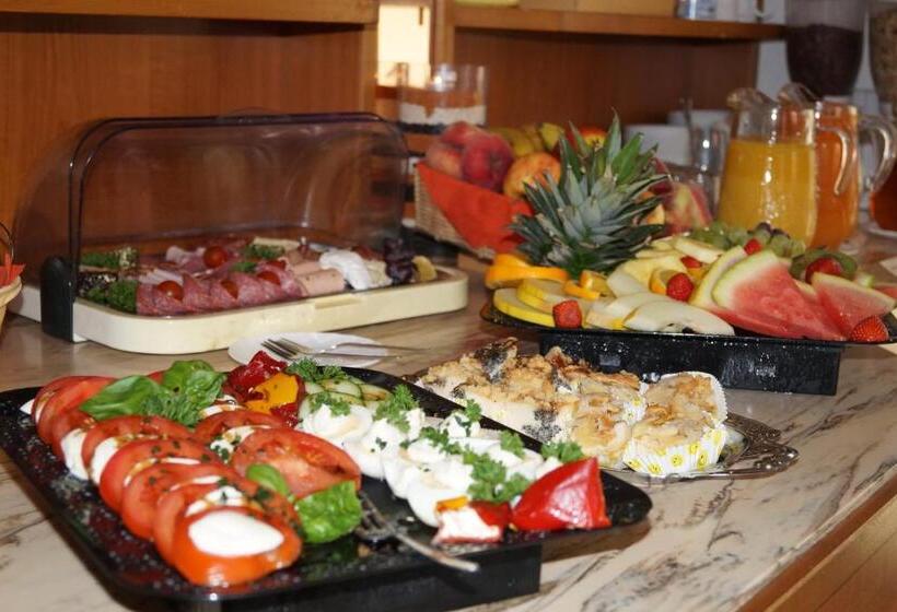 اتاق ساده سه‌ نفره, Regiohotel Aparthotel Wernigerode