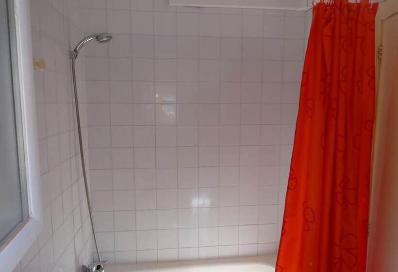 이코노미 룸, Hostal Amistad