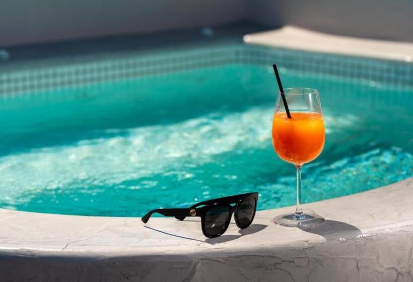 سوییت سوپریور با چشم‌انداز دریا, Neoma Luxury Suites