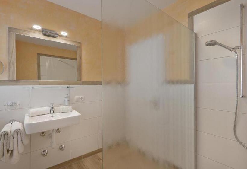 Апартаменты 2 Спальни, Garni Tirol