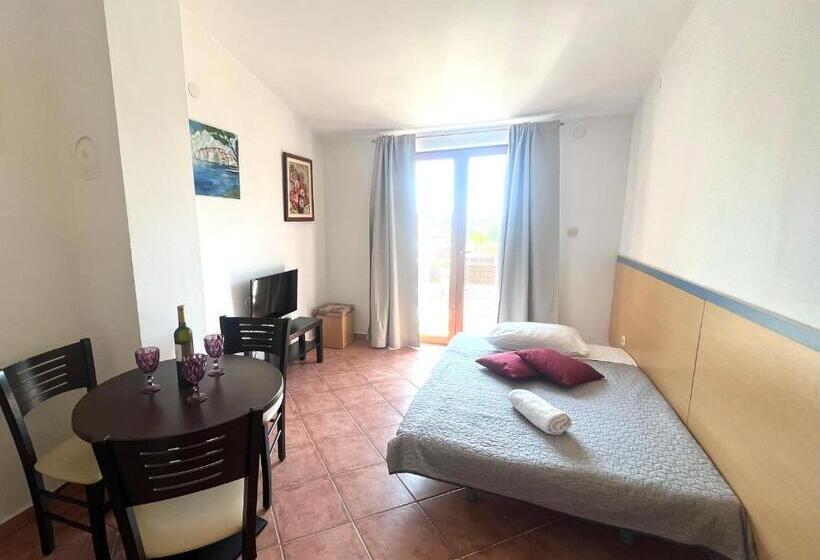 آپارتمان 1 خوابه با تراس, Linc Rooms & Apartments