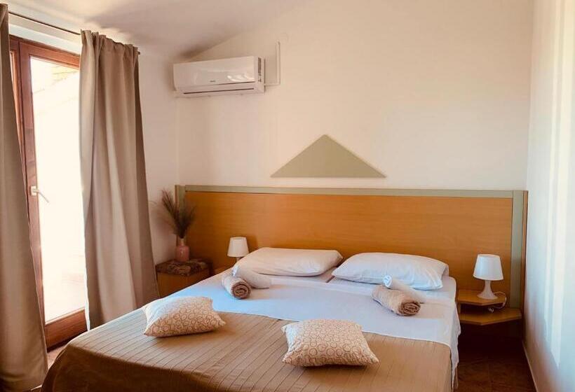 اتاق استاندارد با بالکن, Linc Rooms & Apartments