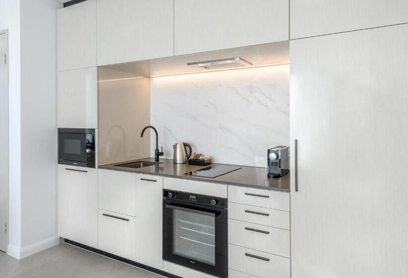 스탠다드 스튜디오, Meriton Suites Surfers Paradise