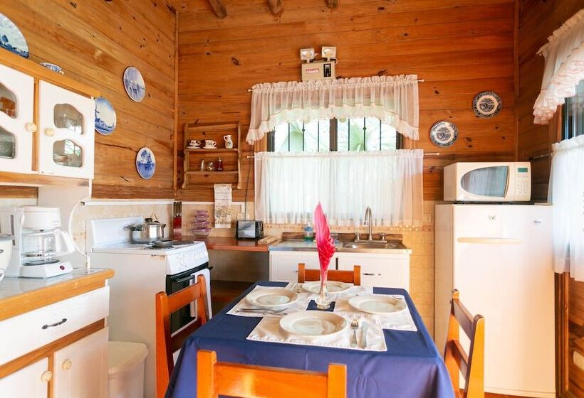 کلبه دلوکس, Casa Marcellino Lodge