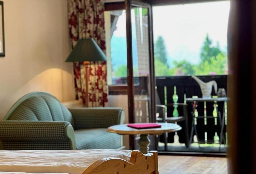 豪华三人间, Lexenhof