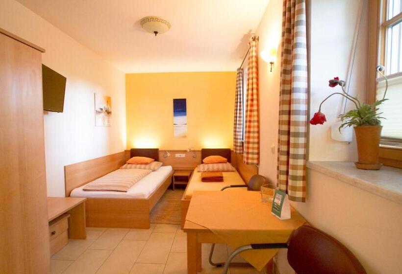Номер Стандарт, Bauernhofpension Herzog Zu Laah