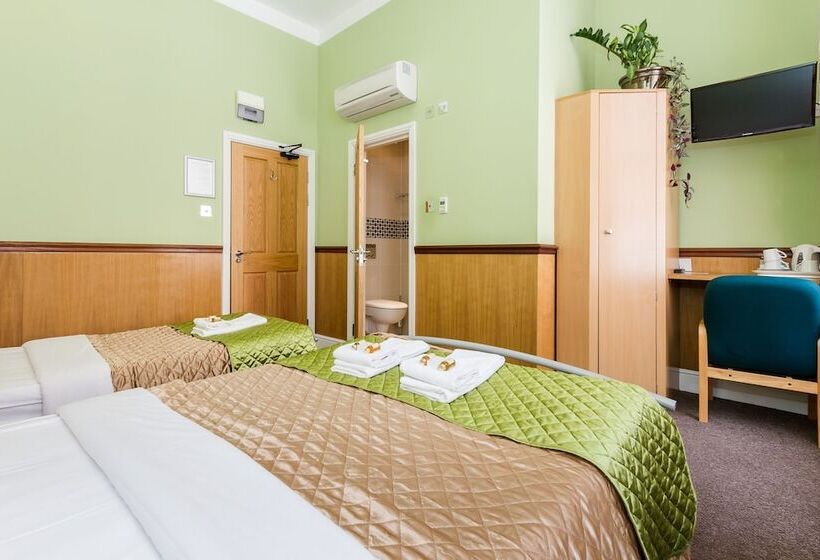 Номер Стандарт Трехместный, Gower House