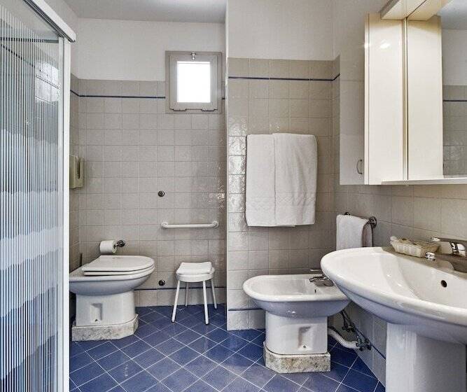 Семейный Номер, Palace Hotel Regina