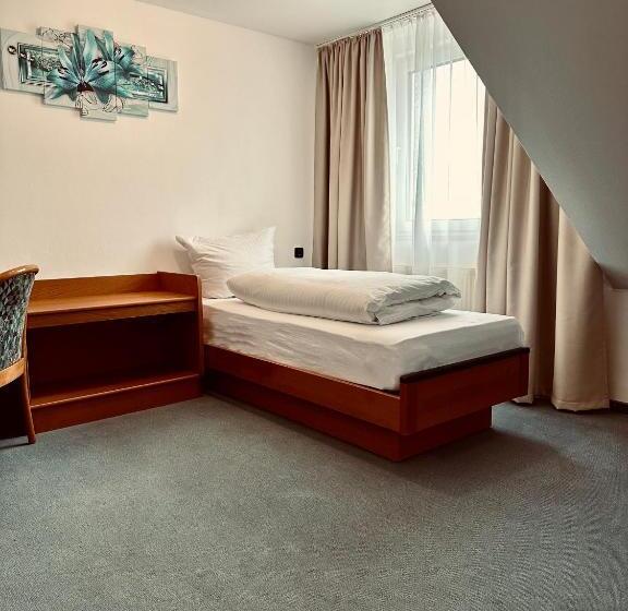 Трехместный Номер Базовый, E&d Hotel Rodgau